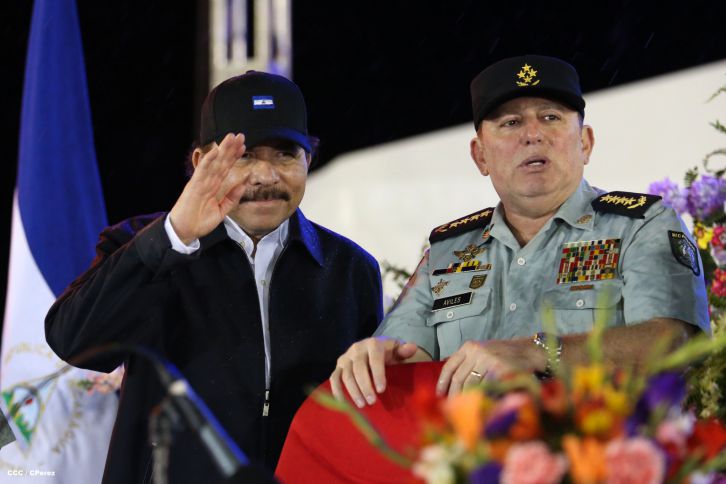 Daniel y Rosario participan en Acto del 36 Aniversario del Ejército de Nicaragua