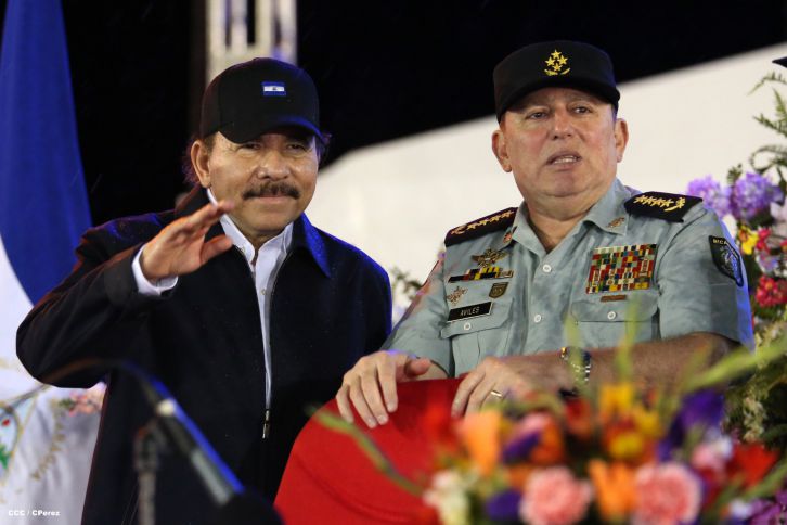 Daniel y Rosario participan en Acto del 36 Aniversario del Ejército de Nicaragua