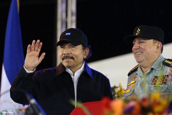 Daniel y Rosario participan en Acto del 36 Aniversario del Ejército de Nicaragua