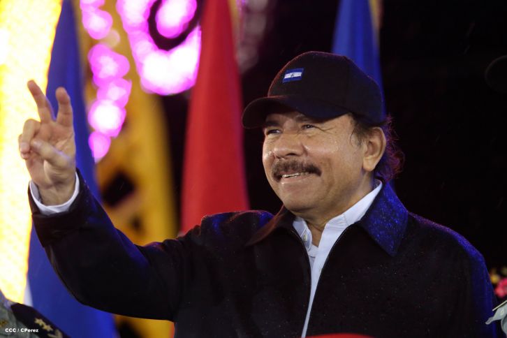 Daniel y Rosario participan en Acto del 36 Aniversario del Ejército de Nicaragua