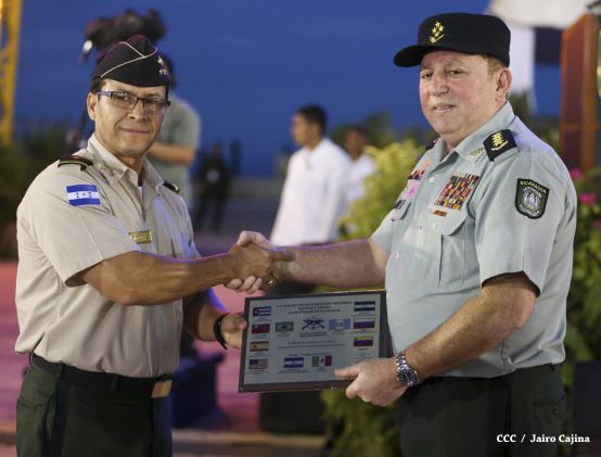 Daniel y Rosario participan en Acto del 36 Aniversario del Ejército de Nicaragua