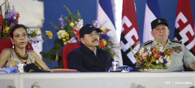 Daniel y Rosario participan en Acto del 36 Aniversario del Ejército de Nicaragua