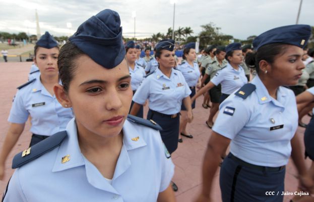 Daniel y Rosario participan en Acto del 36 Aniversario del Ejército de Nicaragua
