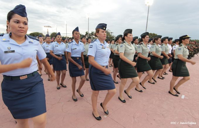 Daniel y Rosario participan en Acto del 36 Aniversario del Ejército de Nicaragua