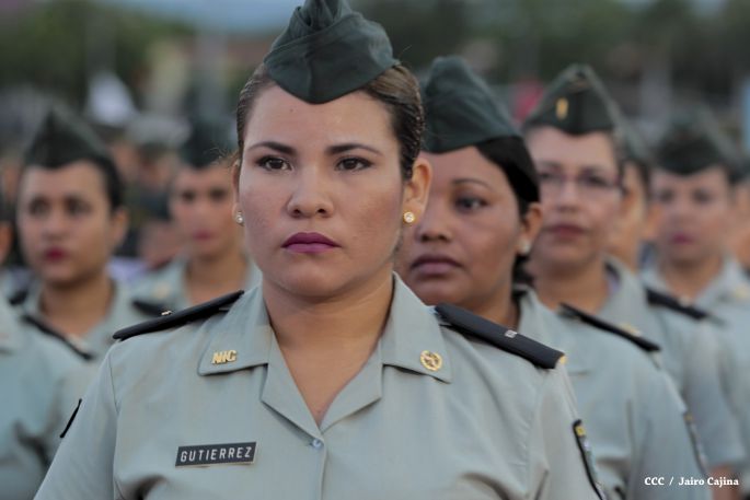 Daniel y Rosario participan en Acto del 36 Aniversario del Ejército de Nicaragua