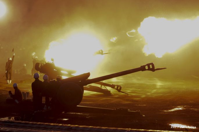 Daniel y Rosario participan en Acto del 36 Aniversario del Ejército de Nicaragua