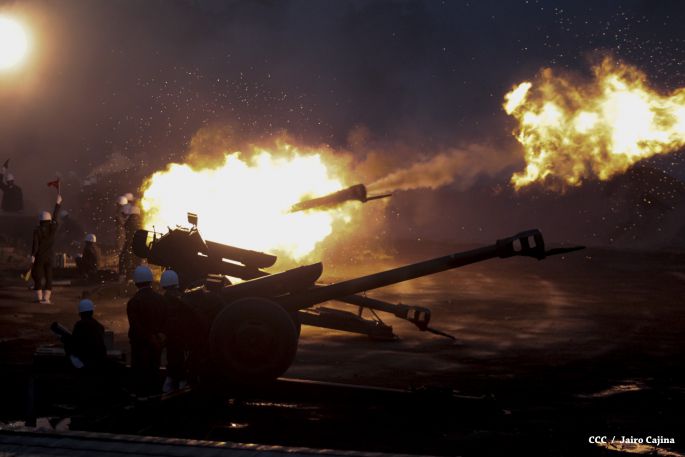 Daniel y Rosario participan en Acto del 36 Aniversario del Ejército de Nicaragua