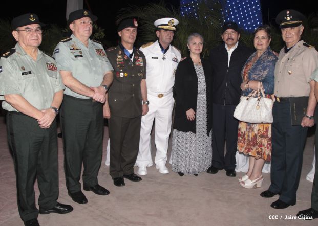 Daniel y Rosario participan en Acto del 36 Aniversario del Ejército de Nicaragua