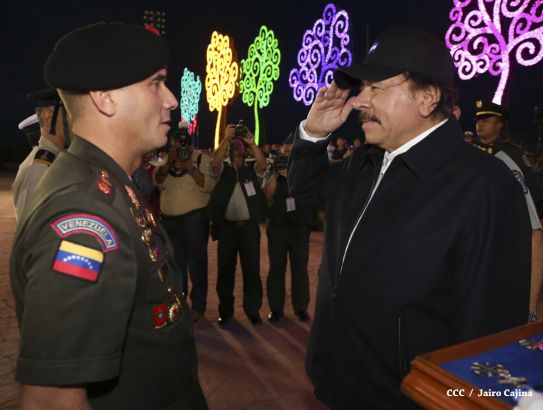 Daniel y Rosario participan en Acto del 36 Aniversario del Ejército de Nicaragua