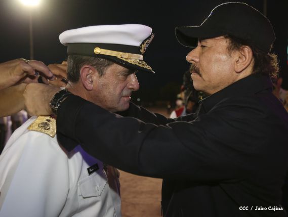 Daniel y Rosario participan en Acto del 36 Aniversario del Ejército de Nicaragua