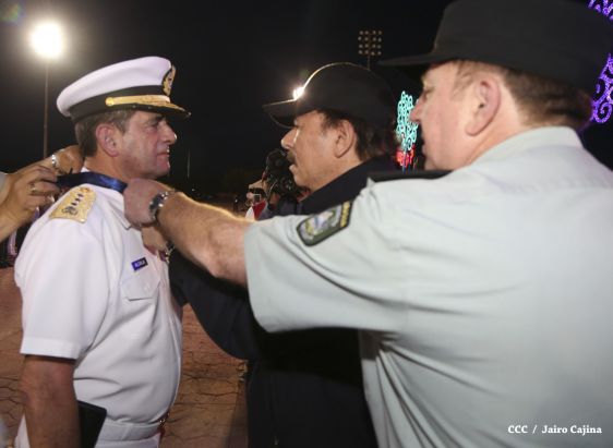 Daniel y Rosario participan en Acto del 36 Aniversario del Ejército de Nicaragua
