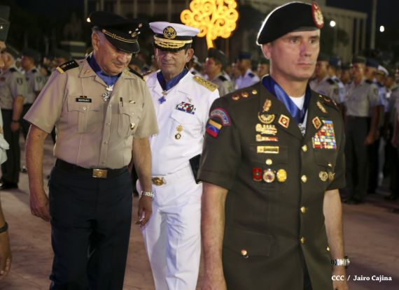 Daniel y Rosario participan en Acto del 36 Aniversario del Ejército de Nicaragua