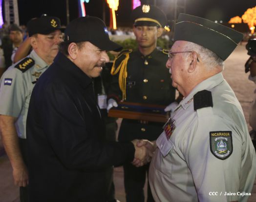 Daniel y Rosario participan en Acto del 36 Aniversario del Ejército de Nicaragua