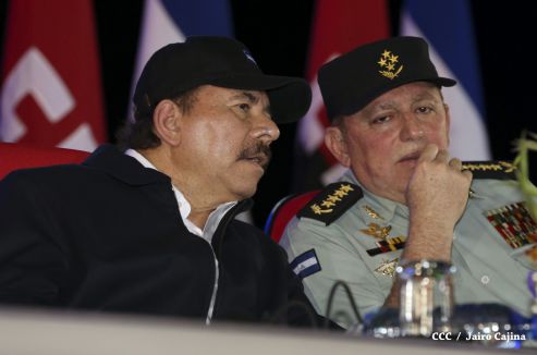 Daniel y Rosario participan en Acto del 36 Aniversario del Ejército de Nicaragua