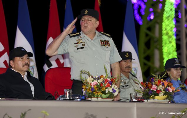 Daniel y Rosario participan en Acto del 36 Aniversario del Ejército de Nicaragua