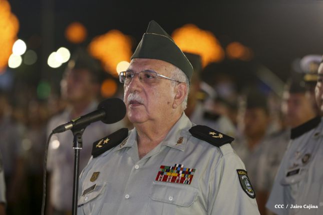 Daniel y Rosario participan en Acto del 36 Aniversario del Ejército de Nicaragua