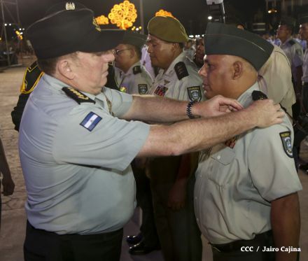 Daniel y Rosario participan en Acto del 36 Aniversario del Ejército de Nicaragua