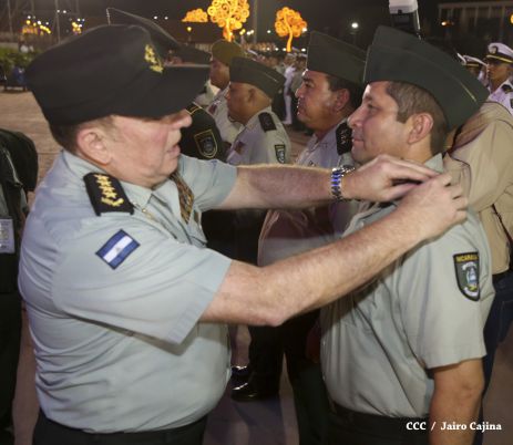 Daniel y Rosario participan en Acto del 36 Aniversario del Ejército de Nicaragua