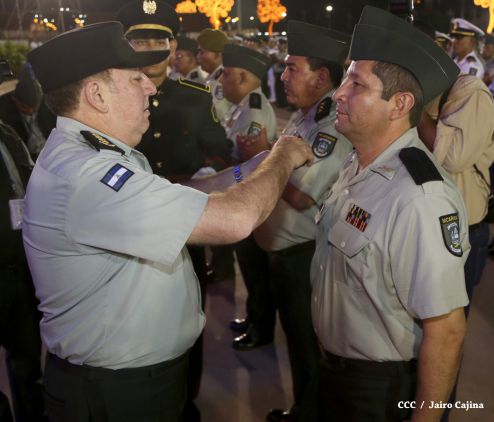 Daniel y Rosario participan en Acto del 36 Aniversario del Ejército de Nicaragua