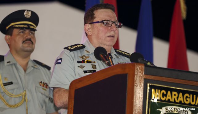 Daniel y Rosario participan en Acto del 36 Aniversario del Ejército de Nicaragua