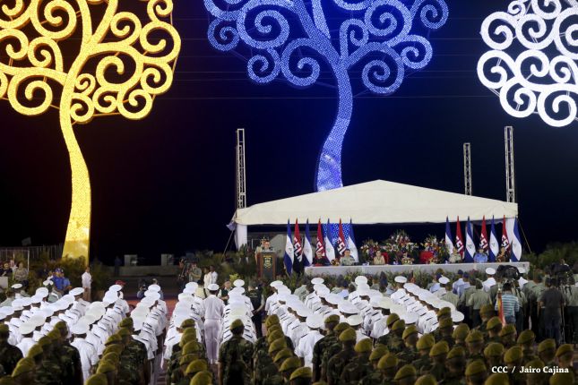 Daniel y Rosario participan en Acto del 36 Aniversario del Ejército de Nicaragua
