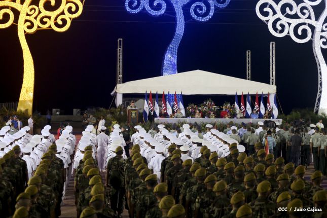 Daniel y Rosario participan en Acto del 36 Aniversario del Ejército de Nicaragua