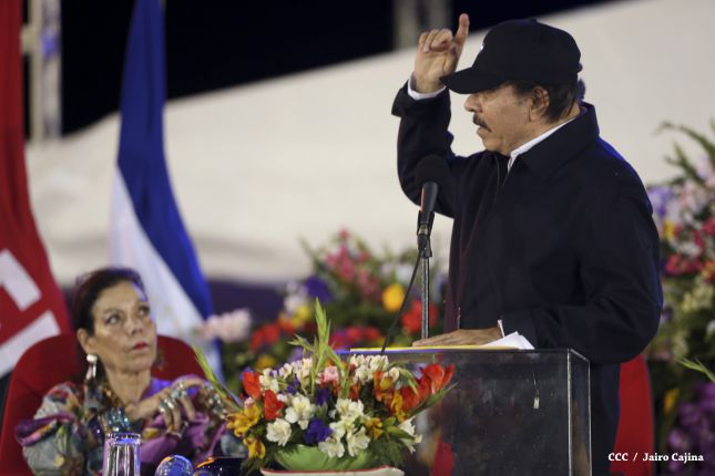 Daniel y Rosario participan en Acto del 36 Aniversario del Ejército de Nicaragua