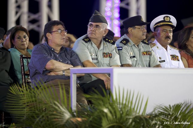 Daniel y Rosario participan en Acto del 36 Aniversario del Ejército de Nicaragua