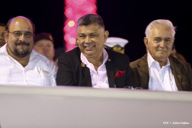 Daniel y Rosario participan en Acto del 36 Aniversario del Ejército de Nicaragua
