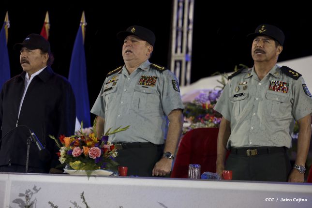 Daniel y Rosario participan en Acto del 36 Aniversario del Ejército de Nicaragua