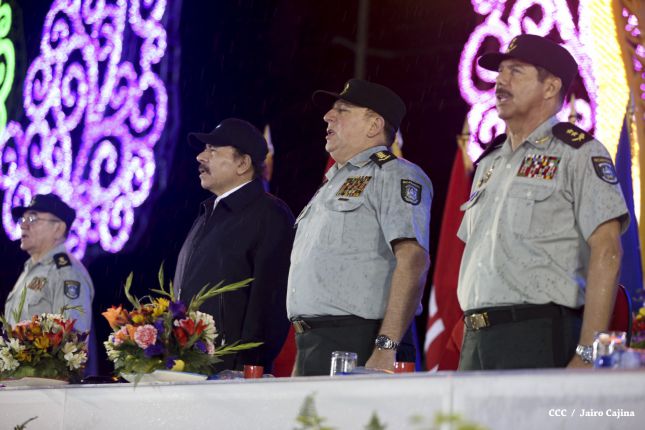 Daniel y Rosario participan en Acto del 36 Aniversario del Ejército de Nicaragua