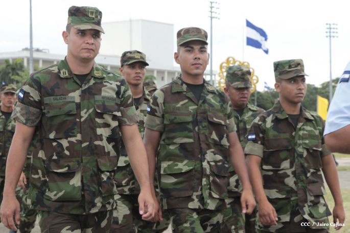 Daniel y Rosario participan en Acto del 36 Aniversario del Ejército de Nicaragua