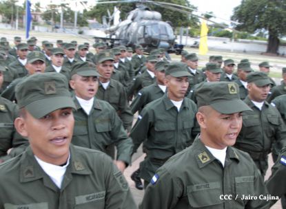 Daniel y Rosario participan en Acto del 36 Aniversario del Ejército de Nicaragua