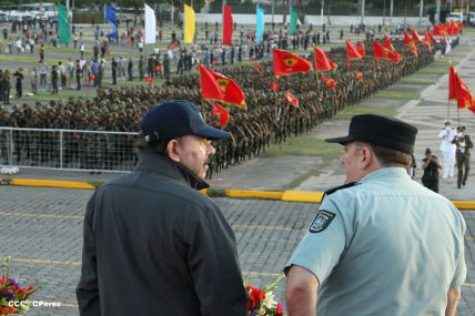 Desfile militar Pueblo-Ejército en Plaza de la Fé "Juan Pablo II"