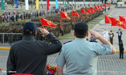 Desfile militar Pueblo-Ejército en Plaza de la Fé "Juan Pablo II"