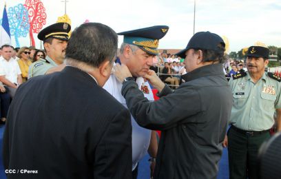 Desfile militar Pueblo-Ejército en Plaza de la Fé "Juan Pablo II"