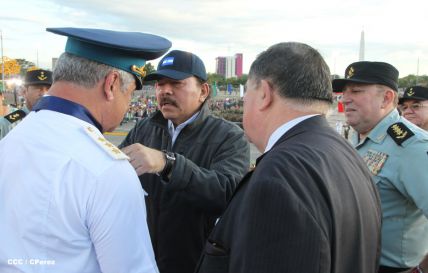 Desfile militar Pueblo-Ejército en Plaza de la Fé "Juan Pablo II"