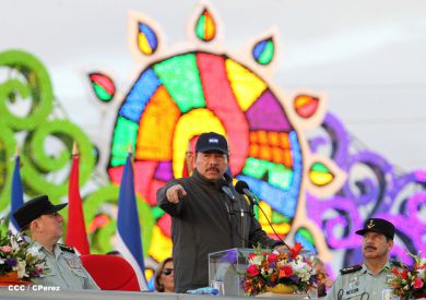 Desfile militar Pueblo-Ejército en Plaza de la Fé "Juan Pablo II"