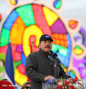 Desfile militar Pueblo-Ejército en Plaza de la Fé "Juan Pablo II"