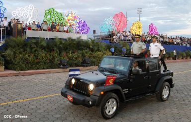 Desfile militar Pueblo-Ejército en Plaza de la Fé "Juan Pablo II"