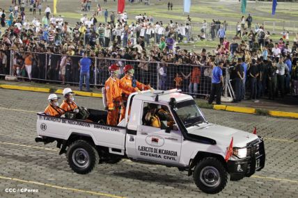 Desfile militar Pueblo-Ejército en Plaza de la Fé "Juan Pablo II"