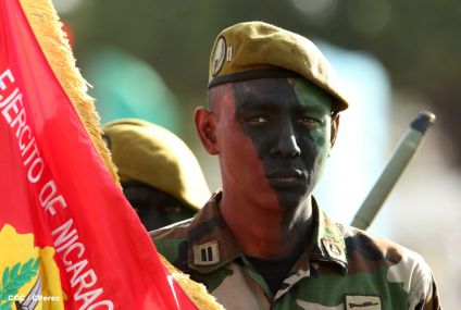 Desfile militar Pueblo-Ejército en Plaza de la Fé "Juan Pablo II"