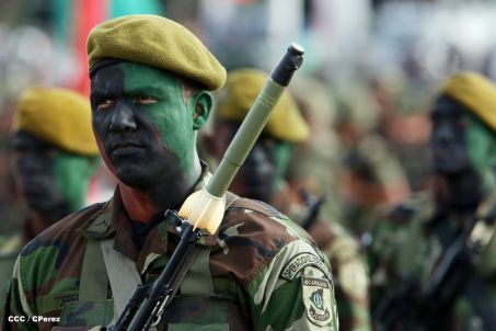 Desfile militar Pueblo-Ejército en Plaza de la Fé "Juan Pablo II"