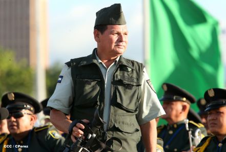 Desfile militar Pueblo-Ejército en Plaza de la Fé "Juan Pablo II"
