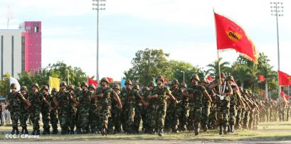 Desfile militar Pueblo-Ejército en Plaza de la Fé "Juan Pablo II"