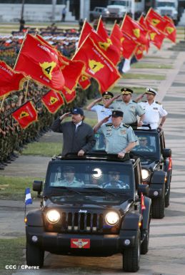 Desfile militar Pueblo-Ejército en Plaza de la Fé "Juan Pablo II"