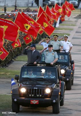 Desfile militar Pueblo-Ejército en Plaza de la Fé "Juan Pablo II"