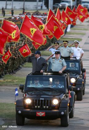 Desfile militar Pueblo-Ejército en Plaza de la Fé "Juan Pablo II"
