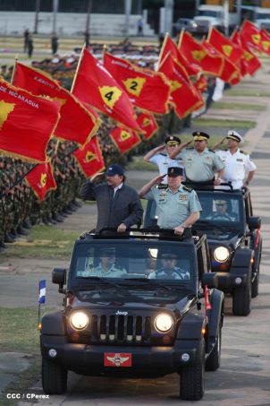 Desfile militar Pueblo-Ejército en Plaza de la Fé "Juan Pablo II"
