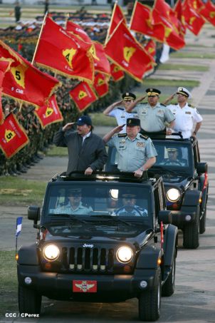 Desfile militar Pueblo-Ejército en Plaza de la Fé "Juan Pablo II"